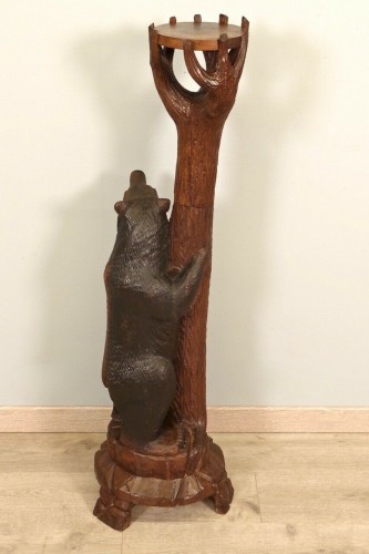 Sellette en bois sculpté à décor d'un ours signée Ruef - Antiquités Saint Jean