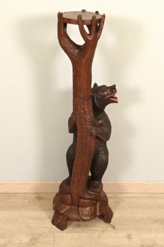 XXe siècle - Sellette en bois sculpté à décor d'un ours signée Ruef