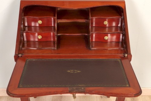 Louis XV - Bureau de pente Louis XV en acajou