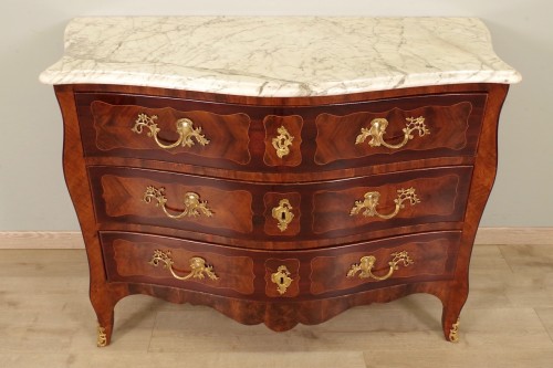 XVIIIe siècle - Commode époque Régence estampillée Lebrund