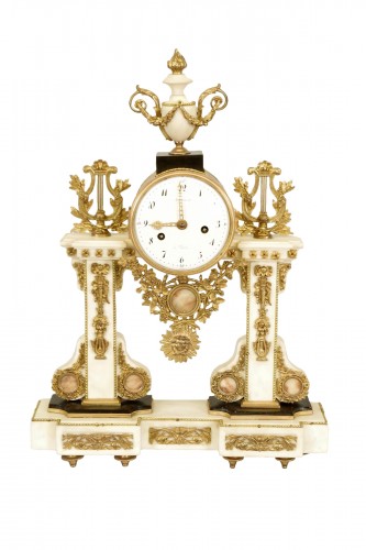 Pendule portique d'époque Louis XVI Signée Hartemann