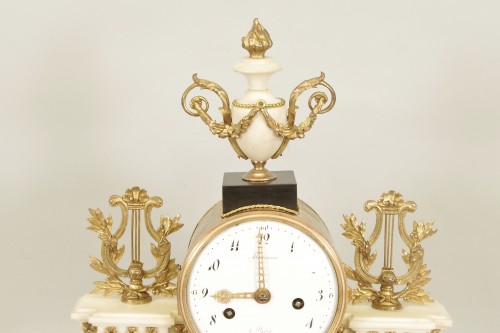 Horlogerie Pendule - Pendule portique d'époque Louis XVI Signée Hartemann