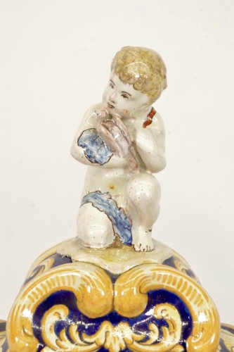  - Garniture de cheminée en faïence de Nevers