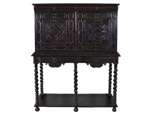 Cabinet en bois noirci, France XVIIe siècle