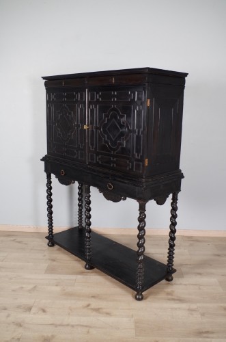 XVIIe siècle - Cabinet en bois noirci, France XVIIe siècle
