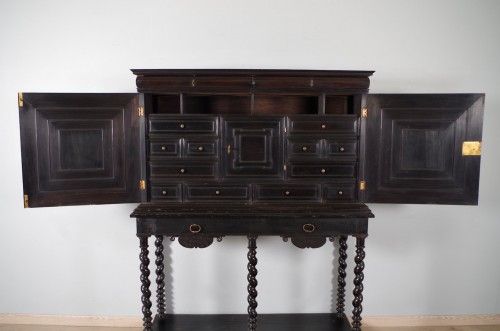  - Cabinet en bois noirci, France XVIIe siècle