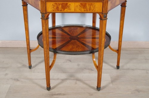 Antiquités - English pedestal table late 19th century