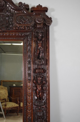  - Miroir en noyer sculpté vers 1880