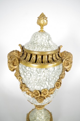 Paire de vases en marbre style Louis XVI - Napoléon III