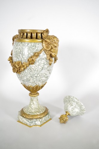 Antiquités - Paire de vases en marbre style Louis XVI