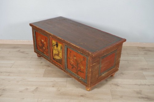 Furniture  - 18th century wedding chest in painted fir wood