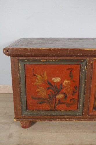 18th century - 18th century wedding chest in painted fir wood