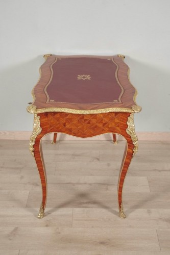 XIXe siècle - Ppetit bureau plat en bois de rose vers1880