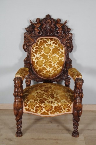 Paire de fauteuils d'apparat en noyer sculpté vers 1880 - Sièges Style 