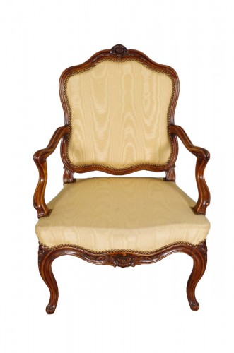 Fauteuil époque Louis XV estampillé Nogaret