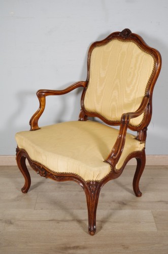 XVIIIe siècle - Fauteuil époque Louis XV estampillé Nogaret