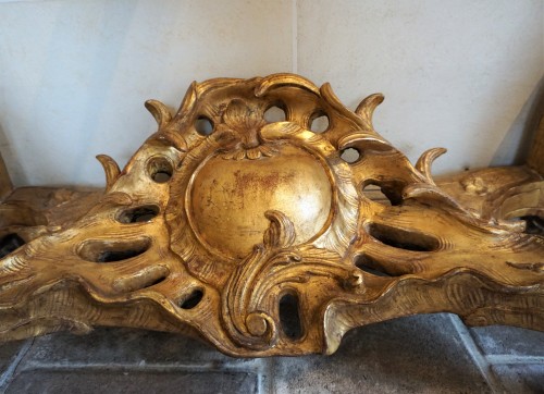 Console à quatre pieds en bois doré époque Louis XV - Louis XV