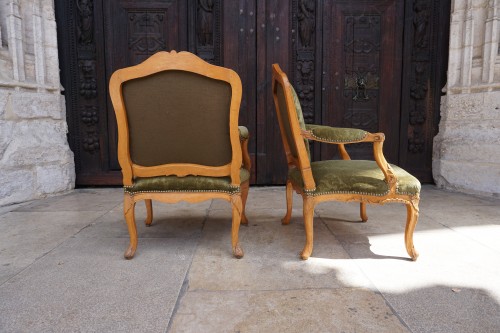 Pair of Louis XV beechwood armchairs &quot;à la Reine&quot; - 