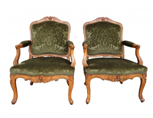 Paire de fauteuils Louis XV en hêtre