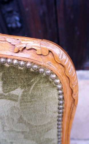 XVIIIe siècle - Paire de fauteuils Louis XV en hêtre
