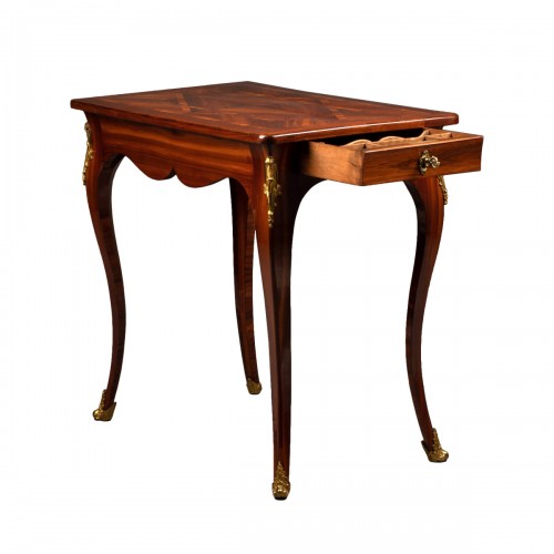 Table de salon en placage Epoque Louis XV