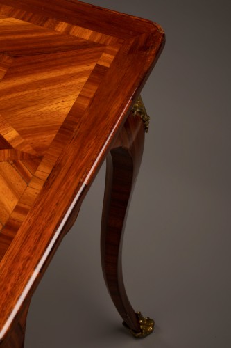 XVIIIe siècle - Table de salon en placage Epoque Louis XV