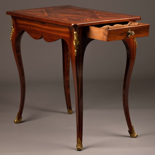 Antiquités - Table de salon en placage Epoque Louis XV