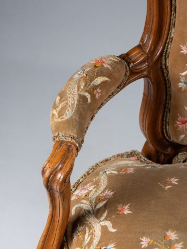 Louis XV - Fauteuil "coin de feu" estampillé C L. BURGAT