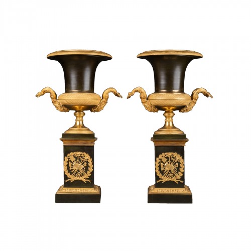 Paire de vases Médicis en bronze patiné et doré Epoque Empire