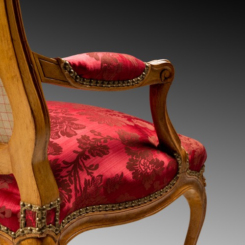 XVIIIe siècle - Paire de fauteuils à la Reine d'époque Louis XV estampillée C.L Burgat