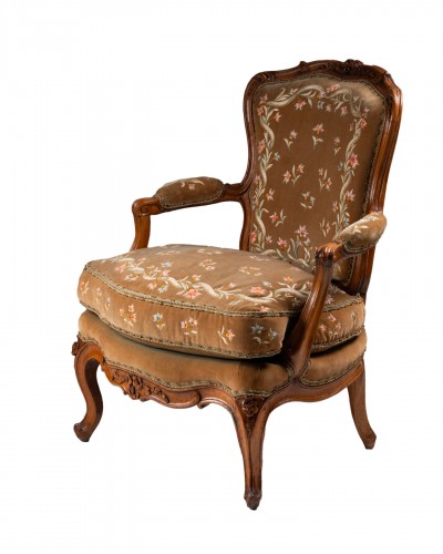 Fauteuil "coin de feu" estampillé C L. BURGAT  Epoque Louis XV