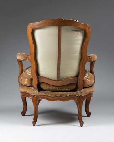 Sièges Fauteuil & Bergère - Fauteuil "coin de feu" estampillé C L. BURGAT  Epoque Louis XV