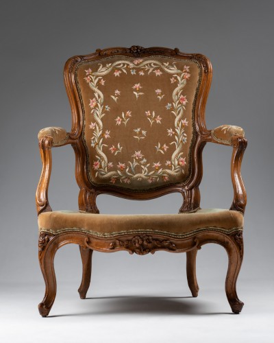 Fauteuil "coin de feu" estampillé C L. BURGAT  Epoque Louis XV - Christophe Havas