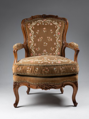 Antiquités - Fauteuil "coin de feu" estampillé C L. BURGAT  Epoque Louis XV