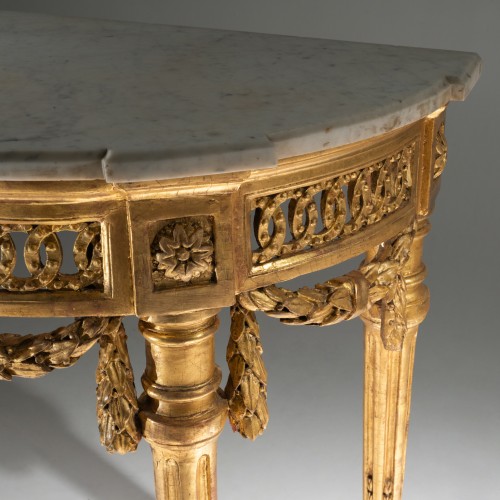 XVIIIe siècle - Console demi-lune en bois doré d'époque Louis XVI