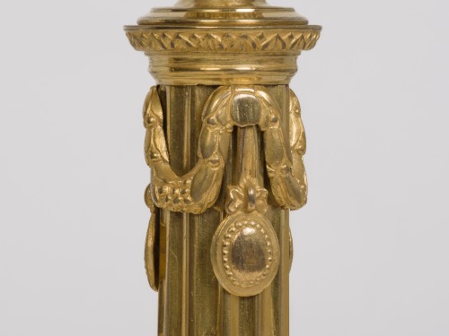 Luminaires Bougeoirs et Chandeliers - Paire de bougeoirs en bronze doré d'époque Louis XVI