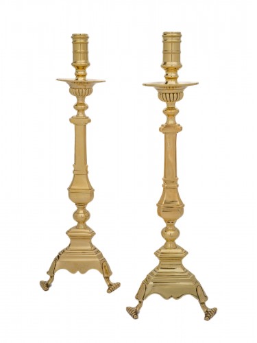 Paire de grands chandeliers en bronze Epoque Louis XIII