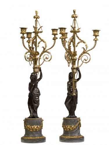 Paire de candélabres Louis XVI en bronze patiné et doré - Luminaires Style Louis XVI
