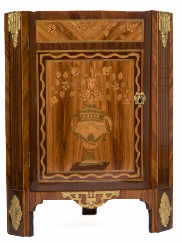 Pair of Louis XVI veneered corner cabinets - Furniture Style Louis XVI