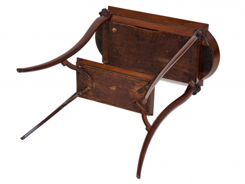 Louis XVI - Table en acajou à têtes de bélier fin XVIIIe siècle