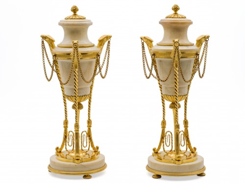 Paire de cassolettes formant bougeoirs Epoque Louis XVI