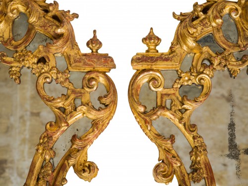 Régence - Paire de miroirs en bois doré et bras de lumière  Epoque Régence
