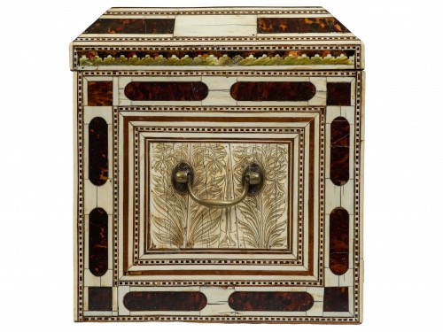 Objet de décoration  - Cabinet indo-portugais du XVIIe siècle