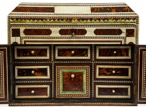 Antiquités - Cabinet indo-portugais du XVIIe siècle