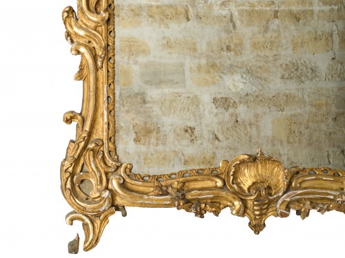 XVIIIe siècle - Miroir en bois doré d'époque Louis XV