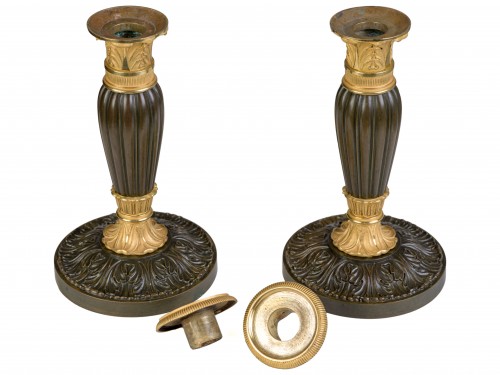 Luminaires Bougeoirs et Chandeliers - Paire de bougeoirs en bronze patiné et doré, époque Restauration