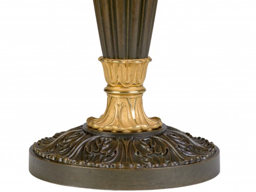 Paire de bougeoirs en bronze patiné et doré, époque Restauration - Restauration - Charles X