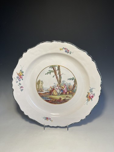 Important plat en faïence de Marseille, 18e siècle - Céramiques, Porcelaines Style 