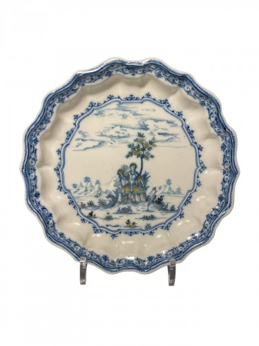 Moustiers faience dish, Clérissy workshop, 18th century