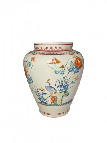 Japanese porcelain Kakiemon decoration vase, 17th century